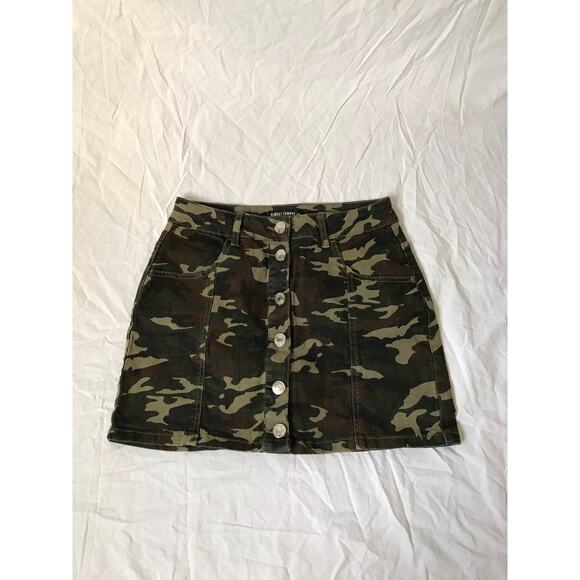 Almost‎ famous camo skirt size 5 - Picture 1 of 7